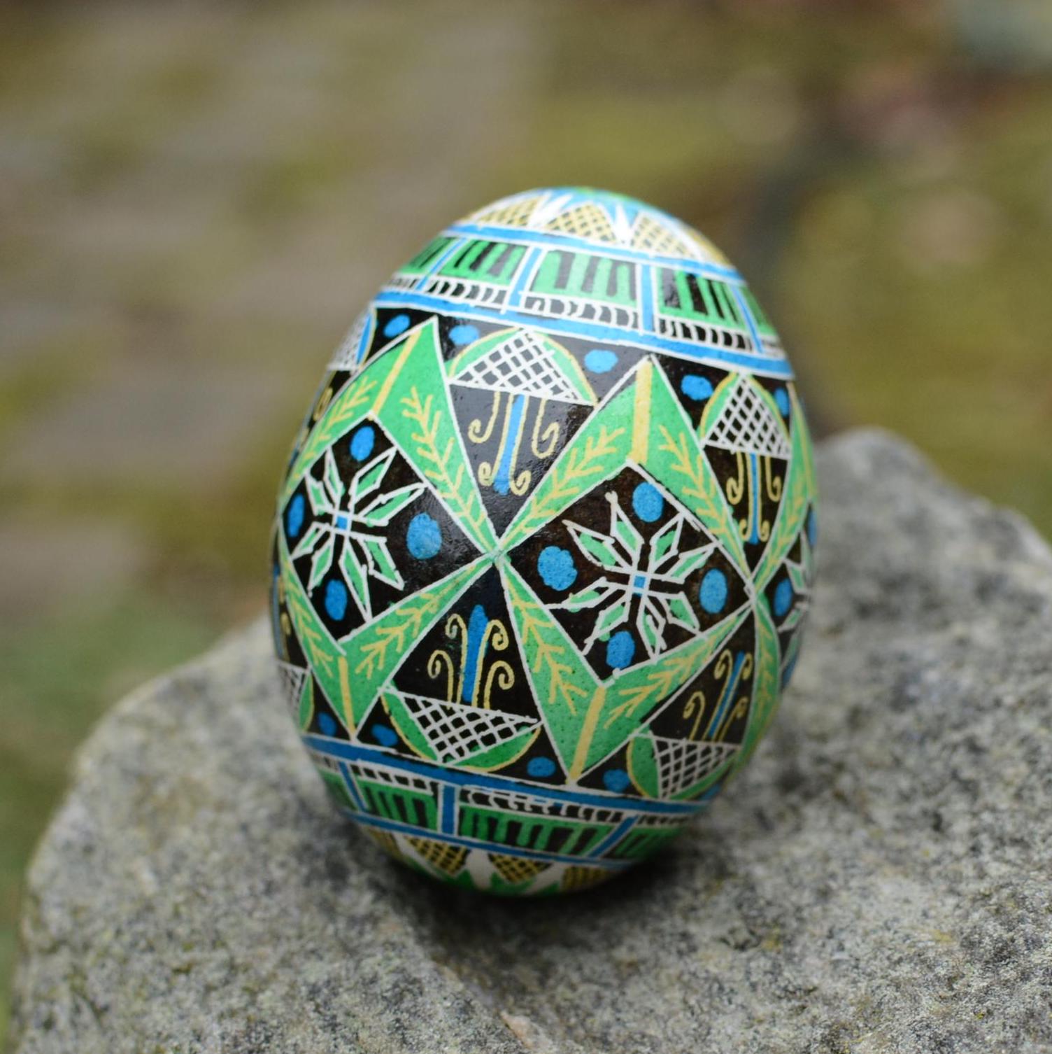 緑のピサンカ卵、本物のバティックアートの卵殻、ユニークなイースター