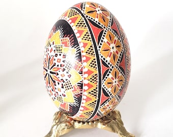 Huevo de Pysanka pintado a mano, adorno de Pascua ucraniano, arte batik