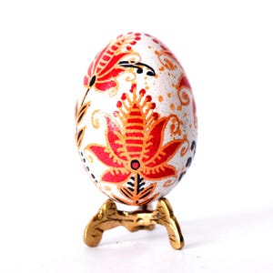 Ovo de Páscoa ucraniano estilo Poltavska com padrão floral, casca de ovo de galinha gravada com ácido Pysanka à venda, ovo de arte batik, ovo de cera de abelha pintado à mão