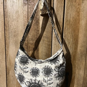 Sunflower purse, shiplap bag with flowers, hobo crossbody bag with zipper, Easter gift for daughter, spring gift for friend