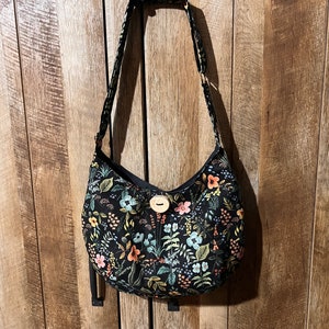 Bolso Hobo con flores negras para mujer, bolso bandolera de lona hecho a mano, bolso bandolera con flores, bolso con cierre de botón de madera, regalo de 40 cumpleaños para hija