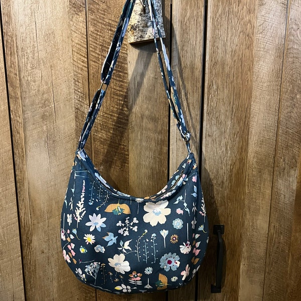 Wildflower crossbody bag, handmade floral purse, boho flower hobo bag, unique gift for sister, Christmas gift for mom