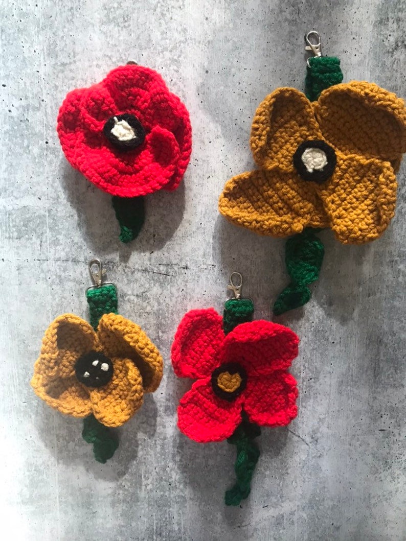 Key accessory Lanyards Amigurumi Pendant Bag Accessory Red and Gold Poppy Crochet Keychain Bags and Purse