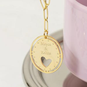 Collier coeur pour couple personnalisé : pendentif ovale personnalisé avec remplissage d&#39;or 14 carats