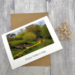 Carte de fête des pères A6 à Hobbiton - carte de voeux paysage personnalisée, photographie de voyage de haute qualité, Hobbiton, Nouvelle-Zélande