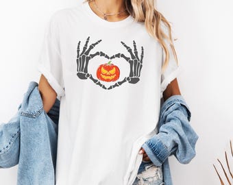 Koszulka Comfort Colors® Skeleton Hand, Koszulka Skeleton Halloween, Koszulka damska na Halloween, Koszulka Spooky Season, Prezent na Halloween
