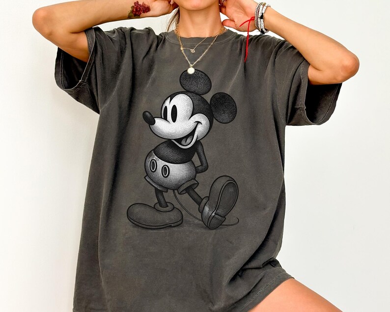 Camiseta Comfort Colors® de Mickey Mouse, Camisetas de Mickey Mouse adorables, Camiseta retro de Mickey Mouse, Camiseta para vacaciones familiares en Disney, Regalo de cumpleaños para amantes de Mickey Mouse imagen 5