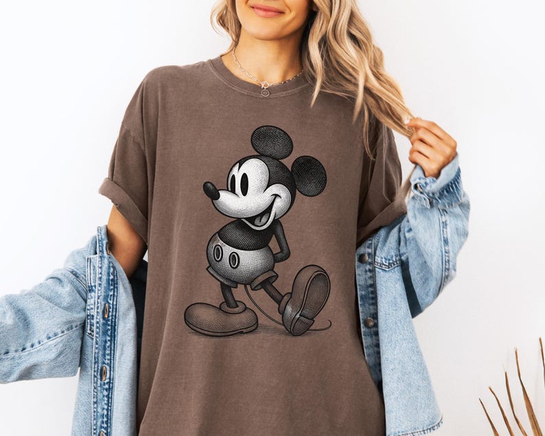 Camiseta Comfort Colors® de Mickey Mouse, Camisetas de Mickey Mouse adorables, Camiseta retro de Mickey Mouse, Camiseta para vacaciones familiares en Disney, Regalo de cumpleaños para amantes de Mickey Mouse imagen 2