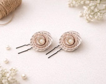 Horquilla con forma de flor de página de libro / Adorno rústico para el cabello de novia / Horquilla vintage con rosa de papel y perla / Accesorio para el cabello de dama de honor