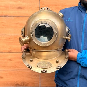 Vecchio Casco D'annata Di Immersione Subacquea In Ottone Ed Acciaio Per Del Mare Profondo 106120884