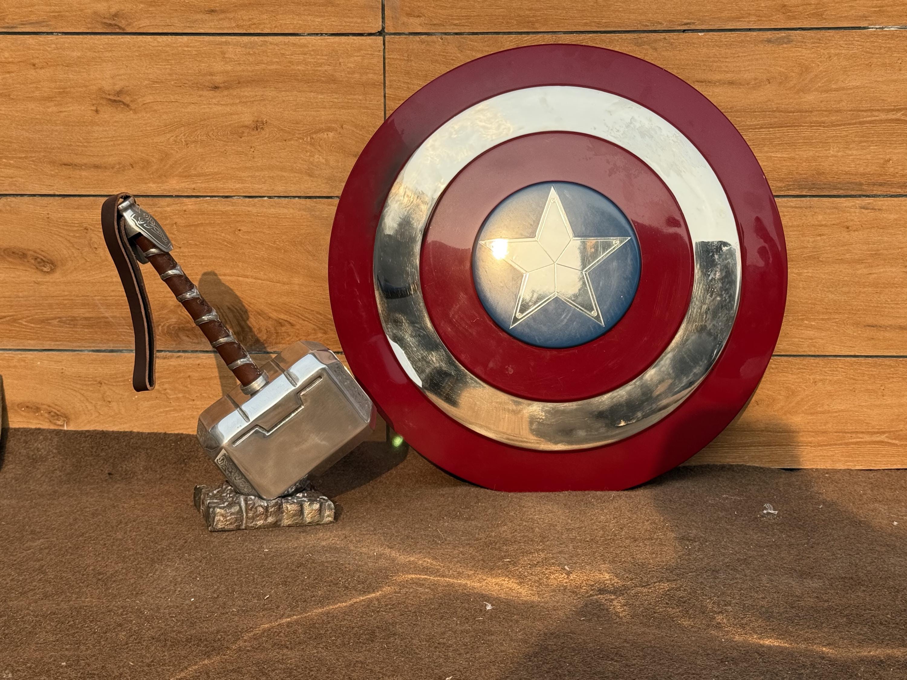 Pすけさま　キャプテンアメリカ盾 マイティーソー ムジョルニア ハローウィン キャプテン・アメリカのシールド | ソーのハンマー