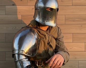 中世騎士の鎧セット｜スチールヘルメット＆アームガード、コスプレ衣装