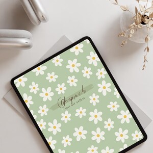 May include: A digital tablet with a green background and white daisies. The text "Gespräch mit dir selbst" is written on the screen.
