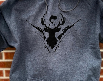 Moletom com capuz para caça e pesca | Pulôver para aventureiros | Moletom com estampa de veado, rifles e varas de pesca