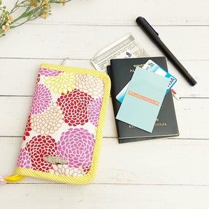 Hydrangea Zip Around Travel Passport Wallet con tarjetero, soporte de pasaporte múltiple para mujeres, cubierta de pasaporte, regalo para ella