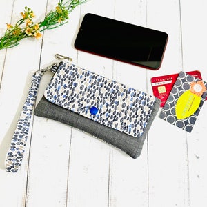 Cartera de tela con diseño floral gris y correa para la muñeca, billetera larga y delgada para mujer, monedero para teléfono, billetera de mano, regalo para ella
