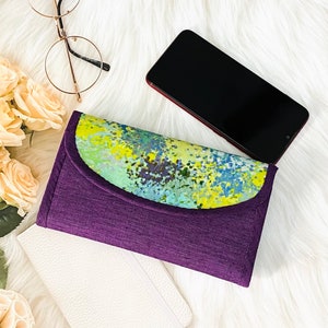 Cartera de tres pliegues morada, cartera larga para mujer, cartera de tres pliegues para teléfono, cartera vegana hecha a mano, cartera de mano para mujer, regalo para ella, lavanda