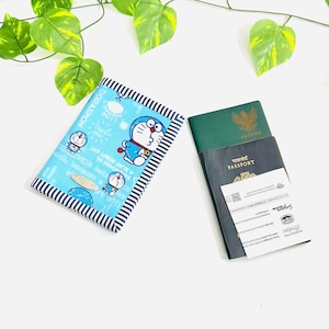Étui pour passeport Doraemon avec porte-cartes, petit portefeuille pour passeport, porte-cartes passeport, pochette pour passeport, cadeau de voyage pour elle, chat robot