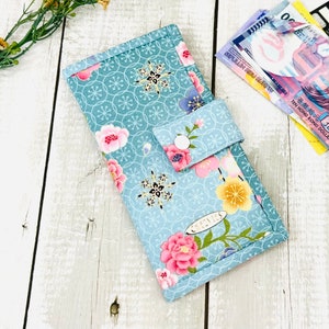Cartera con tarjetero y cremallera con diseño floral azul, cartera fina para teléfono, monedero con diseño de flor de cerezo, regalo para ella
