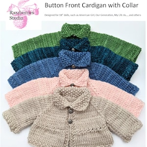 Può includere: Cinque cardigan in maglia di diversi colori, progettati per bambole di 45,7 cm. I cardigan hanno una chiusura con bottoni e un colletto. I colori sono verde, blu-verde, blu, rosa e beige.