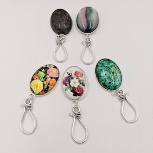 5 Optionen Magnetische Brosche mit Haken - Portugisische Stricknadel - Ihrer Wahl von Cabochon