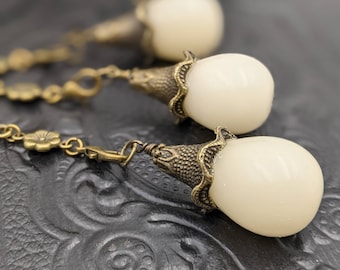 Chatelaine Tools - Bronze Lily Thread Waxer on a Chain with Clasp Organic Beeswax Handmade
