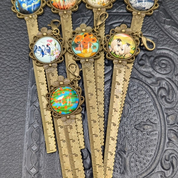 Chatelaine Tools - Regla de metal bronce con cabujón y cierre de mosquetón. 8 opciones disponibles.