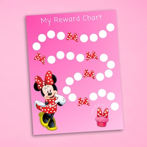 Może przedstawiać: Różowa i biała tabela nagród z postacią Minnie Mouse. Tabela ma ścieżkę z białych kółek z czerwonymi kokardkami. Tabela zawiera napis "Moja tabela nagród" u góry i "Udało ci się!" z babeczką na dole.