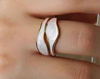 White Enamel Wave Ring, Gold Sculptural Statement Ring, Chunky Open Cut-Out Ring, Modern Minimalist Jewelry