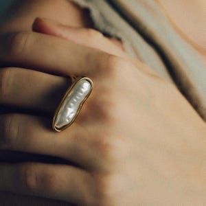 Oversized Baroque Pearl Ring, Gold Bezel Statement Ring, Organic Freshwater Pearl Ring, Pearl Cocktail Ring, Mother Pearl Statement Ring
