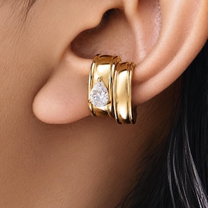 Gouden oor manchet geen piercing, dikke kraakbeen manchetoorbel met peer CZ, brede statement oor wrap, gewaagde gouden sieraden