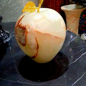 Lámpara de mesa de piedra de ónix y mármol hecha a mano - Natural Beauty Apple Lamp tamaño 5×5 pulgadas