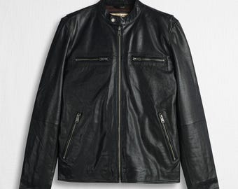 Vintage schwarze Schafsleder Bikerjacke, klassischer Moto Style, Street Outfit