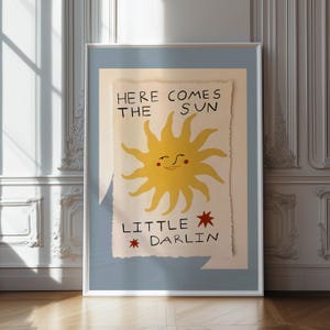 Hier kommt die Sonne Little Darlin Kinderzimmer Druck, Boho Sunshine Wandkunst, moderne Kinderzimmer Dekoration, positives Zitat Digital Poster