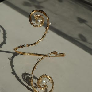 Bracciale rigido con perle dorate
