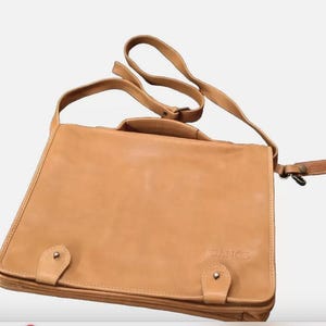 Bolso bandolera vintage de cuero Sundance, apto para portátil o iPad y accesorios, con múltiples bolsillos y compartimento con cremallera.