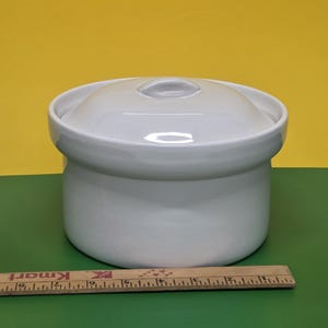 White Ceramic Casserole Baking Dish with Lid - 1 Qt