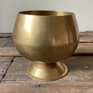 Footed brass bowl with machined detail on base, decorative planter, cache bowl, goblet, snifter style decorative bowl, stylish brass decor.