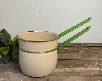 Vintage creme und grüne Emaille Zweisieder Set