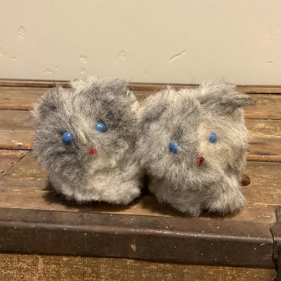 Vintage handmade infant slippers, lamb skin, fuzzy kitten crib slippers, baby booties.