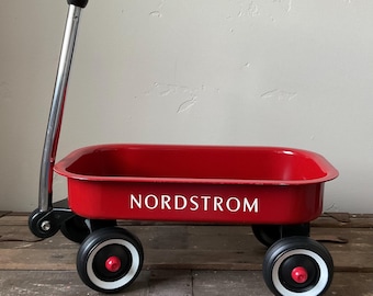 Vagón miniatura vintage Radio Flyer para Nordstrom, pieza publicitaria, caja de vagón de 12,5”, juguete para arrastrar.