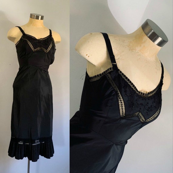 Barbizon Black Taffeta Full Slip // 1940s 1950 Bom