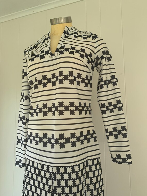 1970s Black White Geometric Dress - image 3