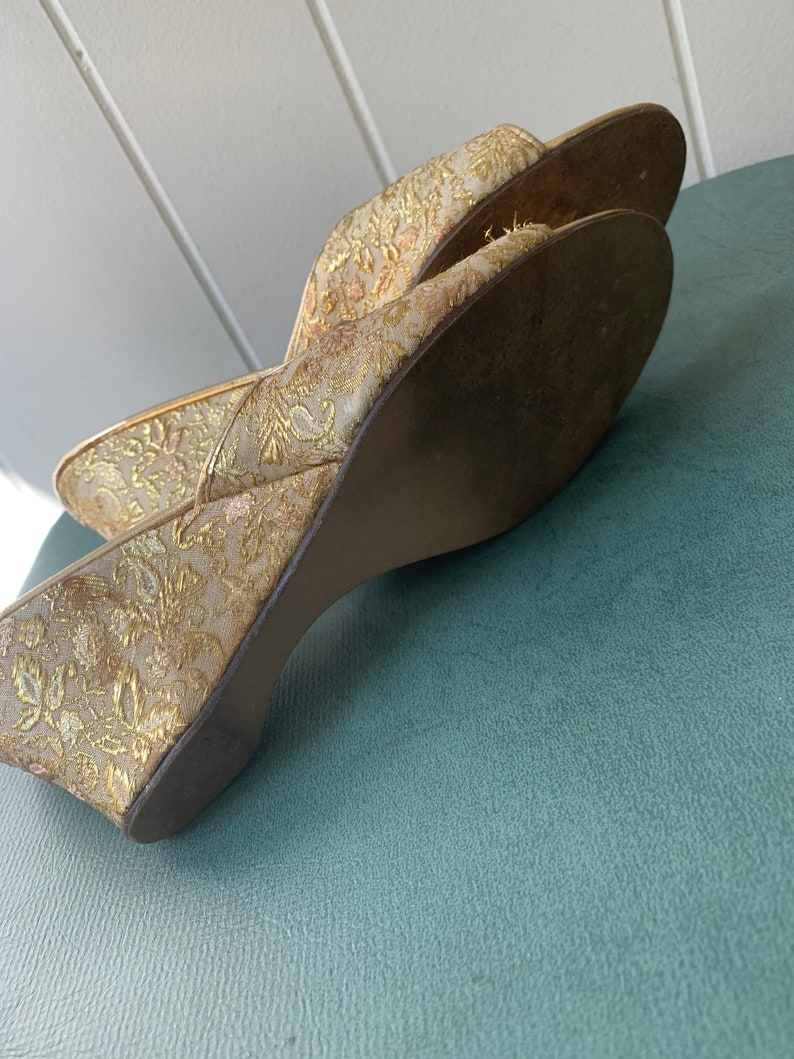 gold slipper shoes