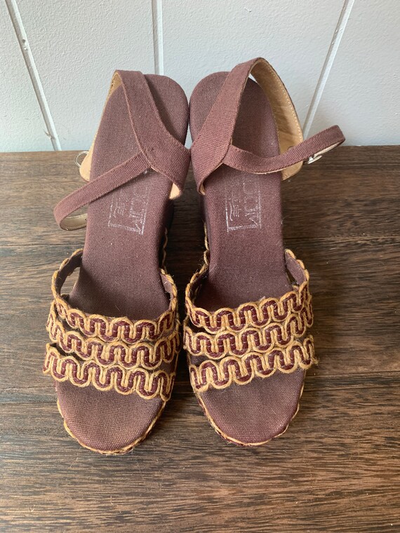 1970s Brown Canvas Sandals Platform Rope Shoes - image 9