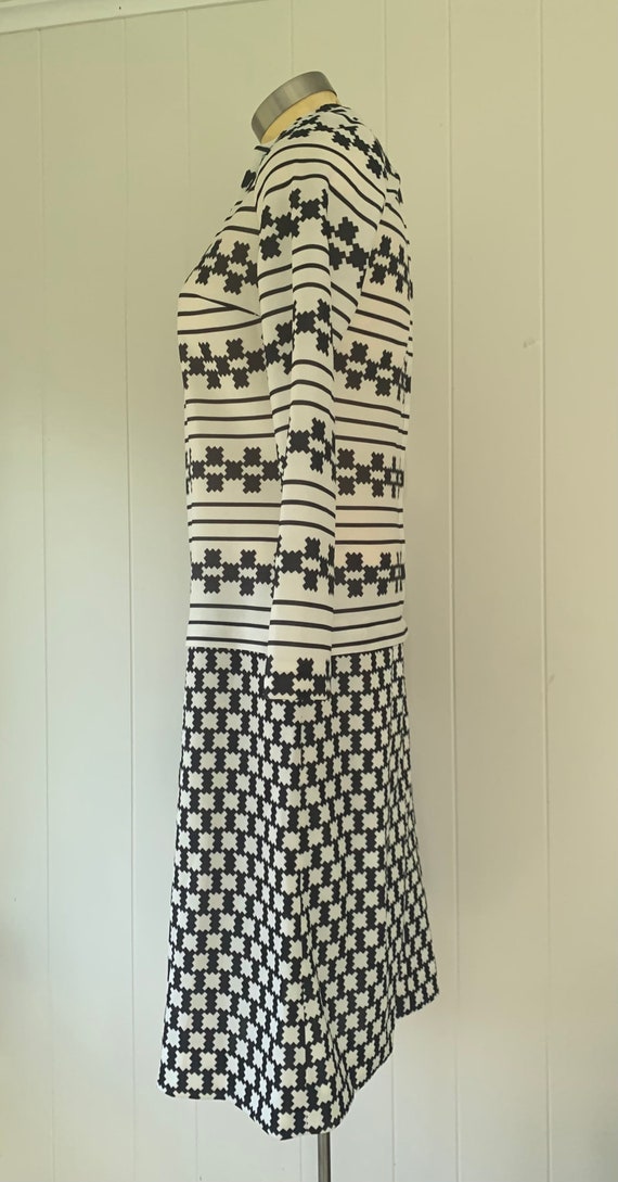 1970s Black White Geometric Dress - image 5