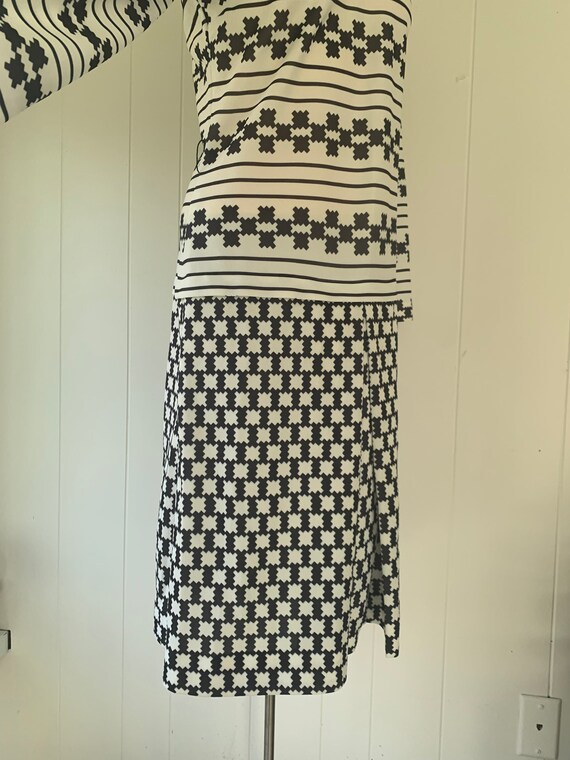 1970s Black White Geometric Dress - image 9