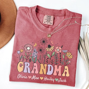 Comfort Colors® Personalized Wildflower Grandma Shirt, Custom Floral Mama Shirt, Nana Gigi Grandma Floral Tee Mother&#39;s Day Gifts for Grandma