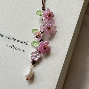 Marcapáginas con cuentas de flor de cerezo / Flor de primavera / Hecho a mano / Regalo para amantes de los libros / Regalo para lectores