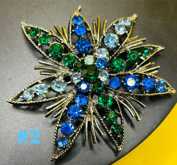 Vintage Unsigned Brooch Collection - image 4